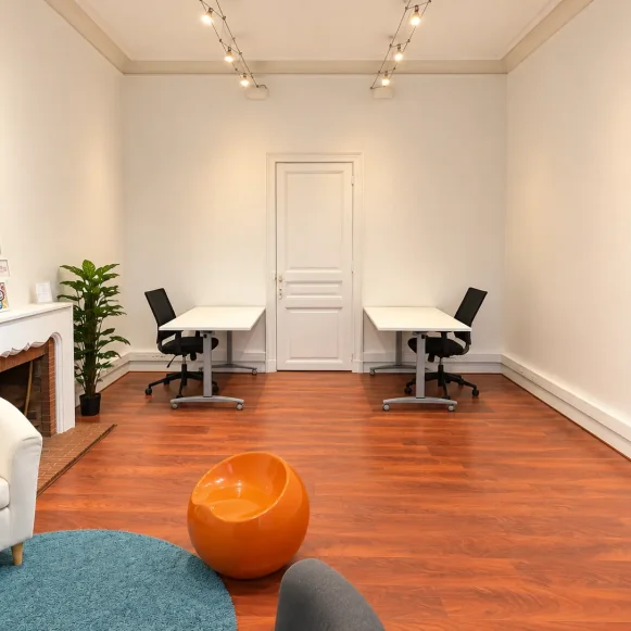 Bureau privé 30 m² 6 postes Location bureau Boulevard du Général Leclerc Roubaix 59100 - photo 1