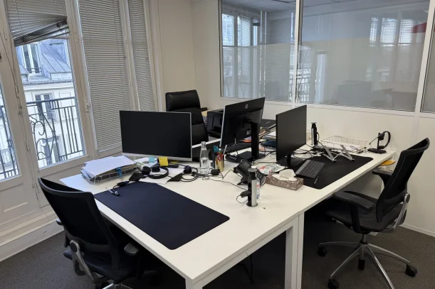 Bureau privé - 75009 - 3 postes - 1200€