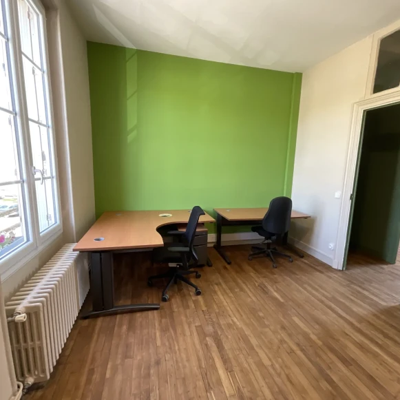 Open Space  11 postes Location bureau Rue de la Gare Hennebont 56700 - photo 1