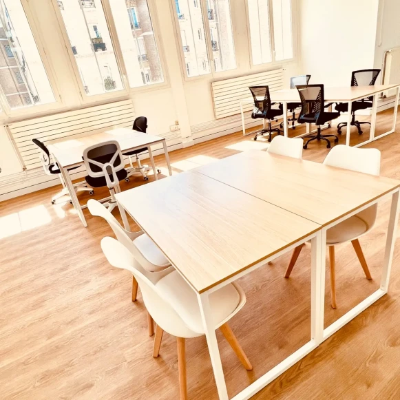Espace indépendant 110 m² 20 postes Location bureau Rue Mathurin Régnier Paris 75015 - photo 2