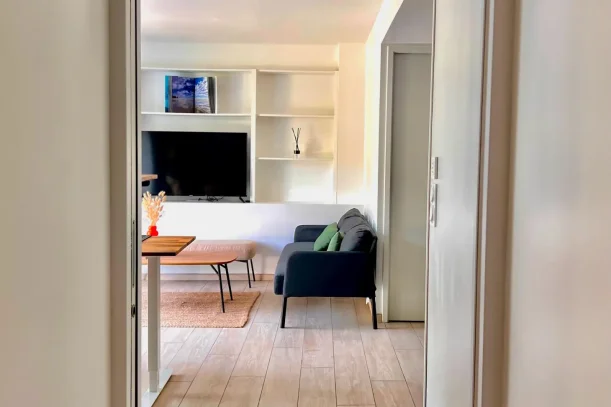Open Space - 64200 - 5 postes - 200€