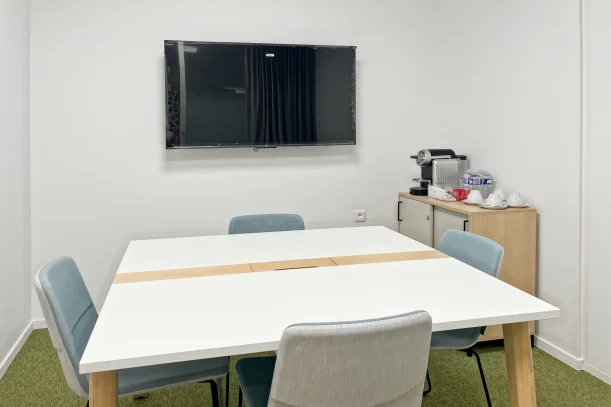 Bureau privé - 49000 - 3 postes - 592€