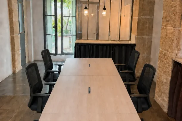 Espace indépendant - 75003 - 11 postes - 5500€