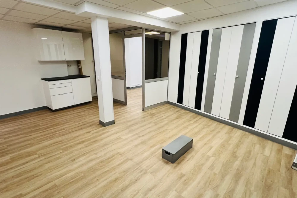 Espace indépendant - 75004 - 26 postes - 13000€
