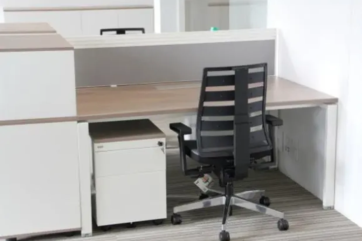 Open Space - 44800 - 4 postes - 350€