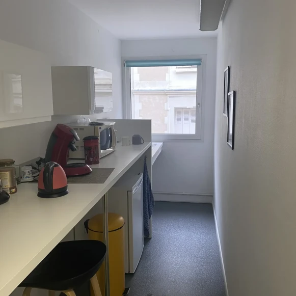 Bureau privé 12 m² 2 postes Location bureau Rue Chaptal Tours 37000 - photo 5