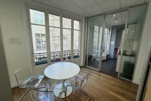 Bureau privé - 75004 - 4 postes - 1200€