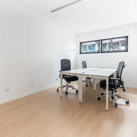 Bureau privé 14 m² 4 postes Coworking Avenue du Général Michel Bizot Paris 75012 - photo 2