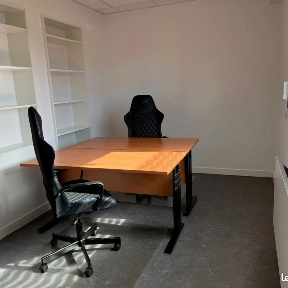 Bureau privé 16 m² 1 poste Coworking Avenue de la Mer Barneville-Carteret 50270 - photo 4