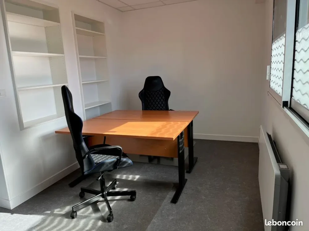 Bureau privé - 50270 - 1 poste - 450€