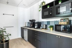 Open Space - 86000 - 6 postes - 190€