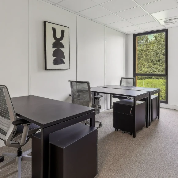 Bureau privé 15 m² 3 postes Coworking Rue Paul Langevin Aix-en-Provence 13290 - photo 1