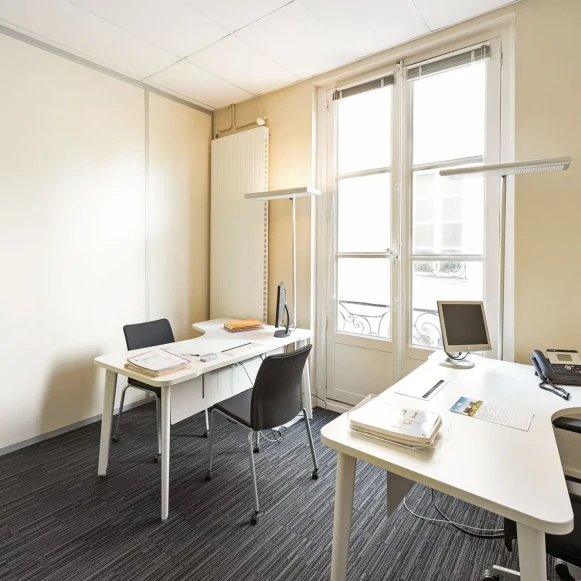 Bureau privé 12 m² 2 postes Coworking Rue du Guesclin Nantes 44000 - photo 1