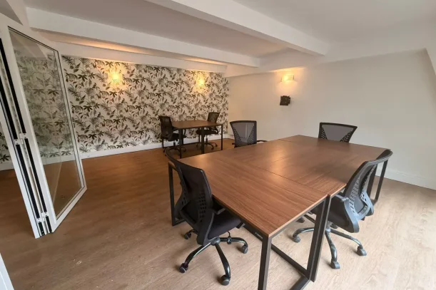 Espace indépendant - 75018 - 12 postes - 2990€