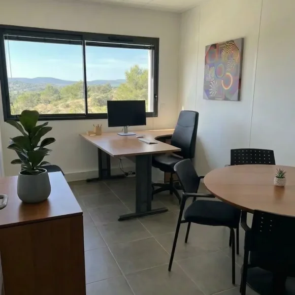 Bureau privé 15 m² 2 postes Coworking Rue Topaze Éguilles 13510 - photo 2