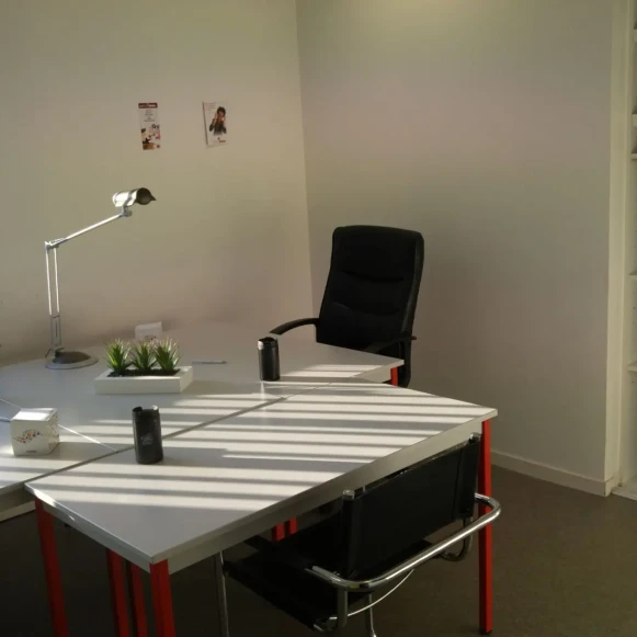 Bureau privé 36 m² 9 postes Coworking Rue du Manoir de Servigné Rennes 35000 - photo 1