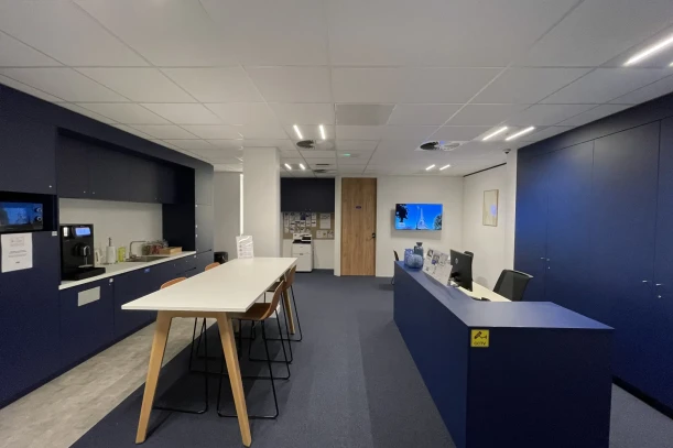 Open Space - 44400 - 12 postes - 194€