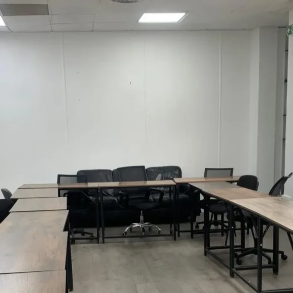 Bureau privé 45 m² 14 postes Coworking Rue Rabelais Montreuil 93100 - photo 4