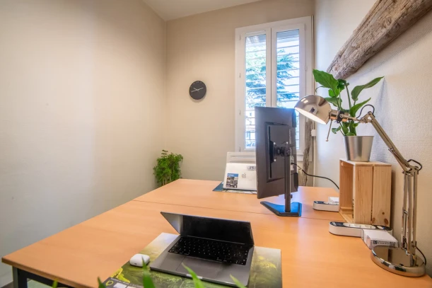 Bureau privé - 84700 - 2 postes - 600€