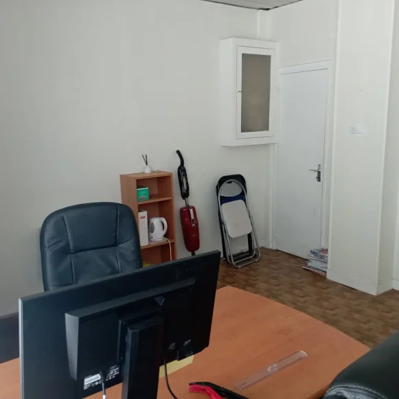 Bureau privé 25 m² 2 postes Location bureau Rue Bargue Paris 75015 - photo 4