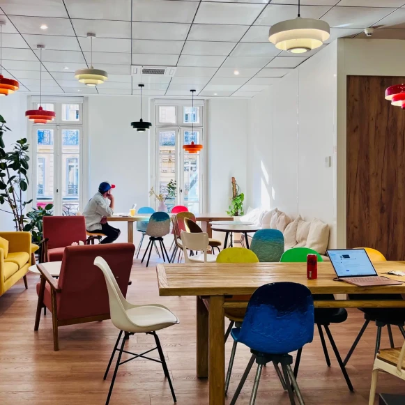 Bureau privé 14 m² 3 postes Coworking Rue de la République Marseille 13001 - photo 5