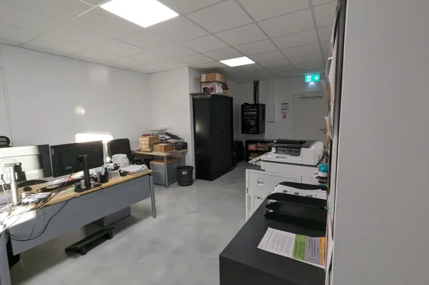 Bureau privé - 13510 - 8 postes - 1240€