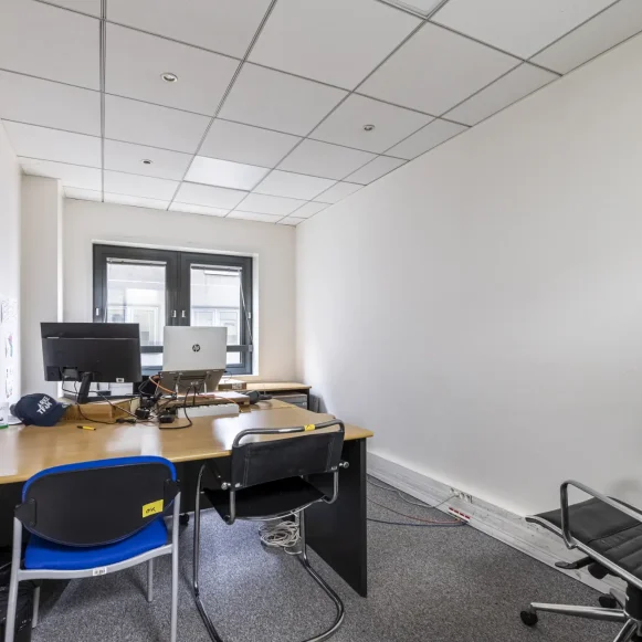 Bureau privé 359 m² 30 postes Location bureau Quai Gallieni Suresnes 92150 - photo 4