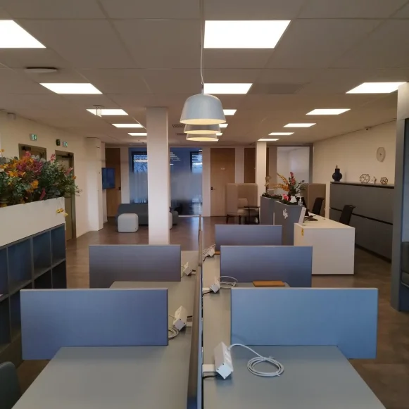 Open Space  1 poste Coworking Rue Frédéric Joliot Aix-en-Provence 13100 - photo 6