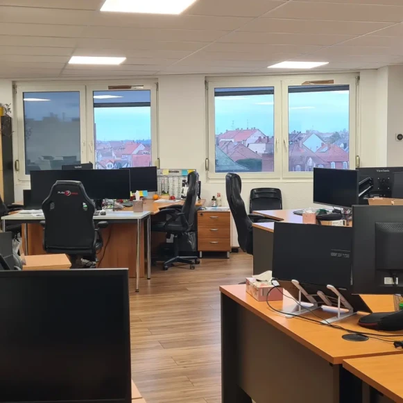Open Space  12 postes Coworking Route de Bischwiller Schiltigheim 67300 - photo 2