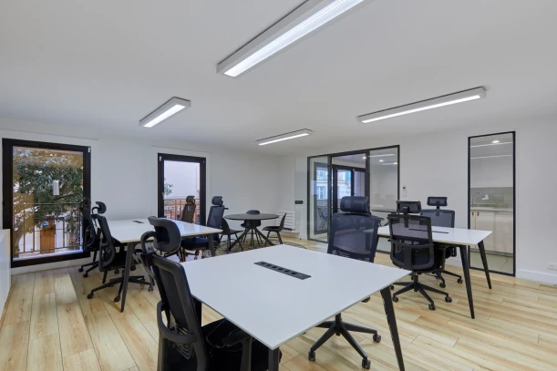 Espace indépendant - 75004 - 14 postes - 5650€