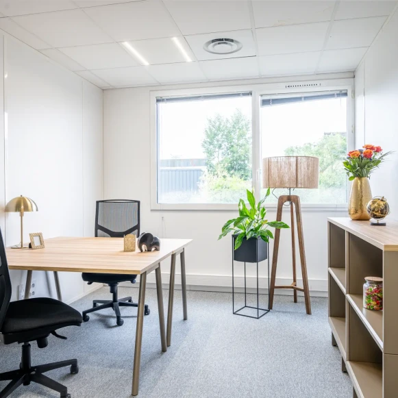 Bureau privé 13 m² 2 postes Location bureau Rue des Courtillons Bruz 35170 - photo 1