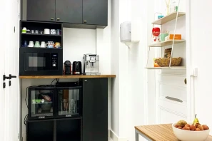 Open Space - 75010 - 8 postes - 350€