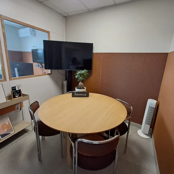 Bureau privé 10 m² 3 postes Coworking Avenue Jean Jaurès Joinville-le-Pont 94340 - photo 7