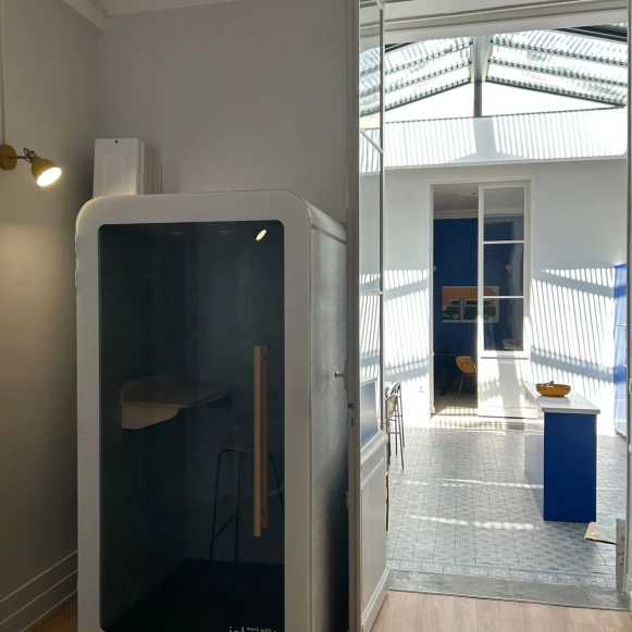 Open Space  4 postes Location bureau Rue Paul Berthelot Bordeaux 33300 - photo 2