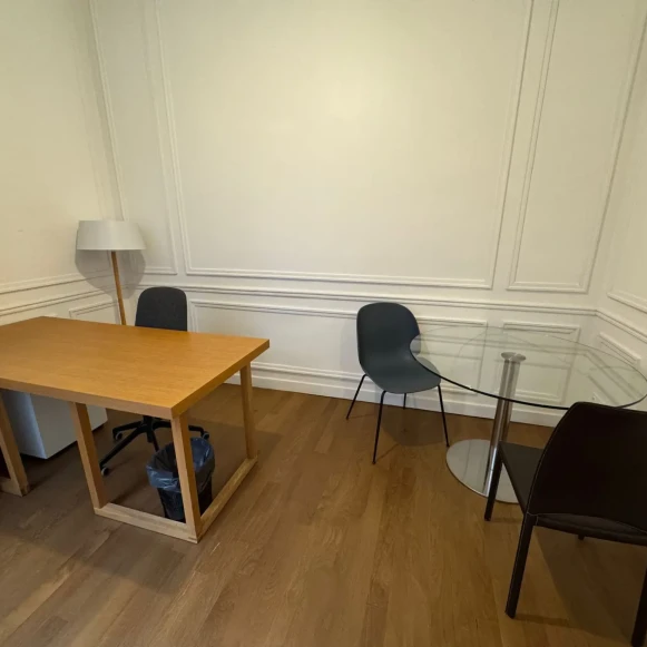 Bureau privé 25 m² 4 postes Location bureau Avenue Victor Hugo Paris 75016 - photo 3