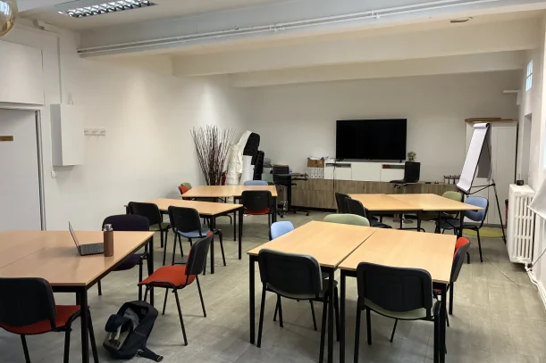 Espace indépendant - 75011 - 11 postes - 3500€