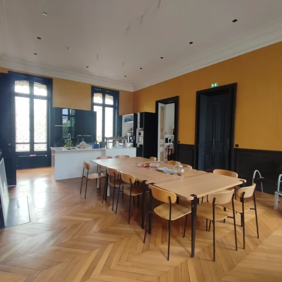 Espace indépendant 18 m² 3 postes Location bureau Rue Chanzy Le Mans 72000 - photo 6