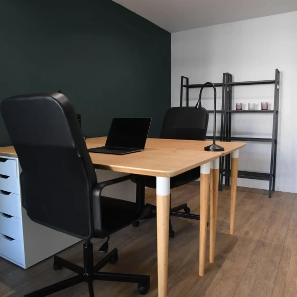 Bureau privé 10 m² 2 postes Location bureau Rue Jean Jacques Rousseau Ivry-sur-Seine 94200 - photo 1