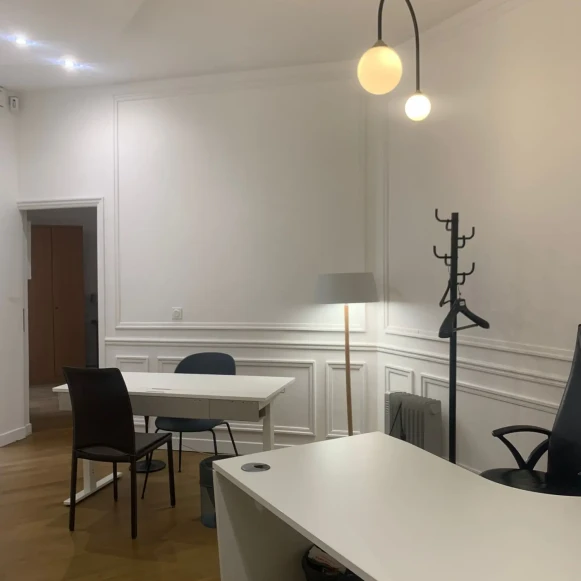 Bureau privé 25 m² 4 postes Location bureau Avenue Victor Hugo Paris 75016 - photo 2