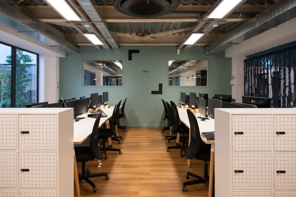 Bureau privé - 75011 - 72 postes - 25200€