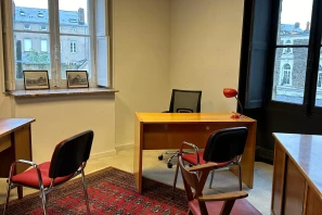 Bureau privé - 49000 - 3 postes - 1050€