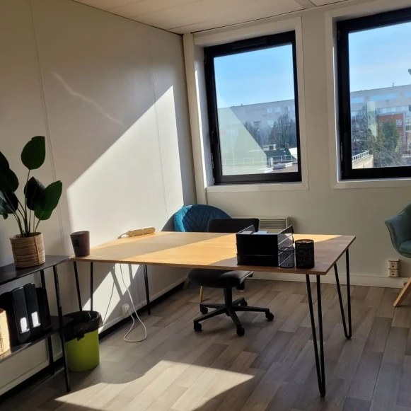 Bureau privé 10 m² 2 postes Coworking Boulevard de Valmy Villeneuve-d'Ascq 59650 - photo 1