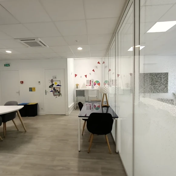 Open Space  8 postes Location bureau Rue de la Bourse Lyon 69002 - photo 2