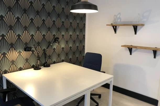 Bureau privé - 21000 - 3 postes - 690€