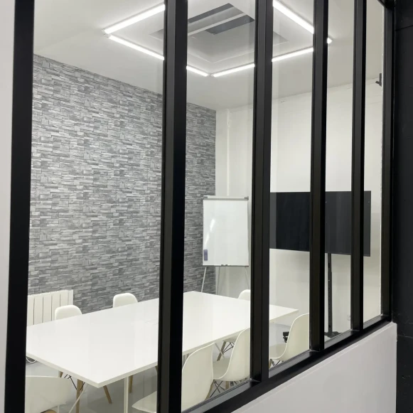 Bureau privé 25 m² 7 postes Location bureau Rue Saint-Martin Paris 75003 - photo 4