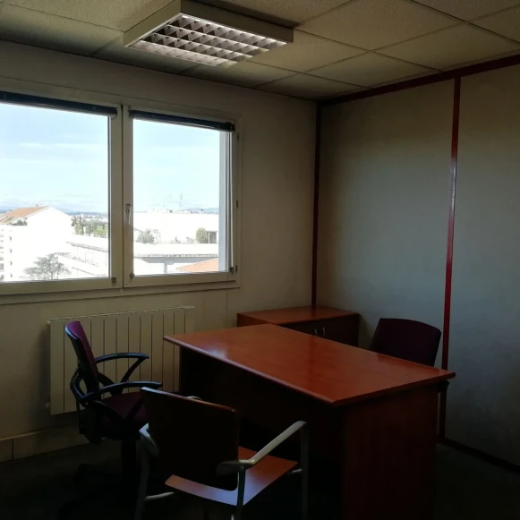 Bureau privé 12 m² 2 postes Coworking Avenue Berthelot Lyon 69008 - photo 8