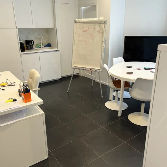 Bureau privé 48 m² 6 postes Location bureau Rue de Vanves Boulogne-Billancourt 92100 - photo 2