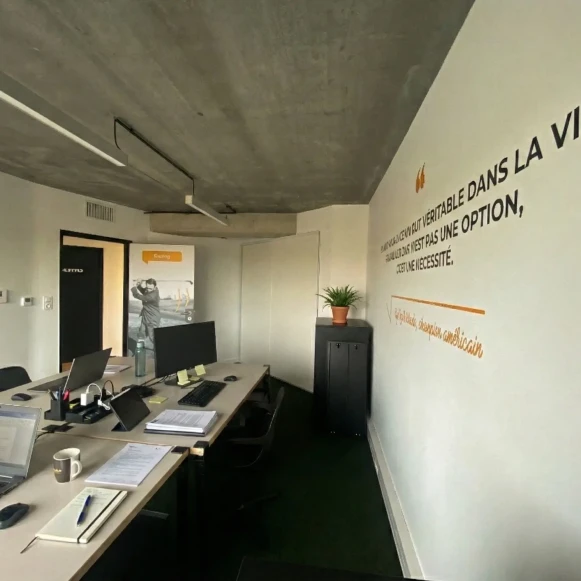 Bureau privé 20 m² 3 postes Coworking Boulevard Alain Savary Blagnac 31700 - photo 1