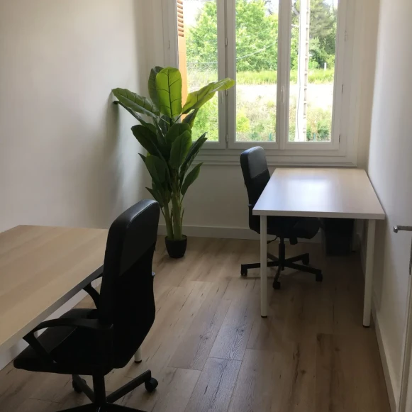 Bureau privé 10 m² 2 postes Location bureau Avenue de Saint-Maur Montpellier 34000 - photo 1