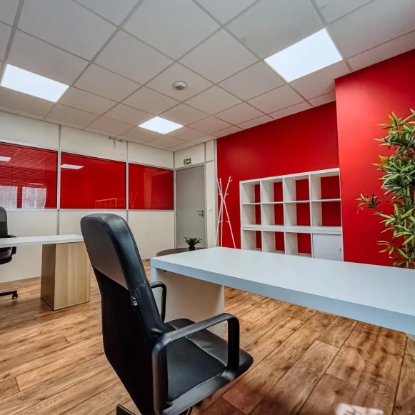 Bureau privé 10 m² 2 postes Location bureau Chemin des Cordeliers Mantes-la-Ville 78711 - photo 2